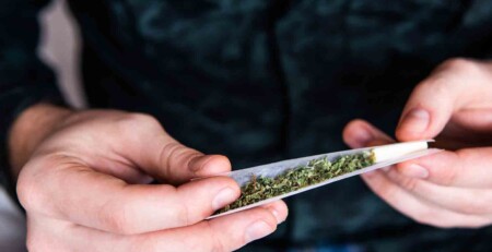 smoking-remains-america’s-preferred-method-of-cannabis-consumption,-study-finds