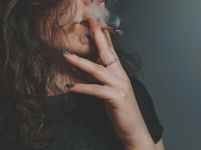 smoking-cannabis-reduces-alcohol-consumption-in-heavy-drinkers,-new-study-reveals