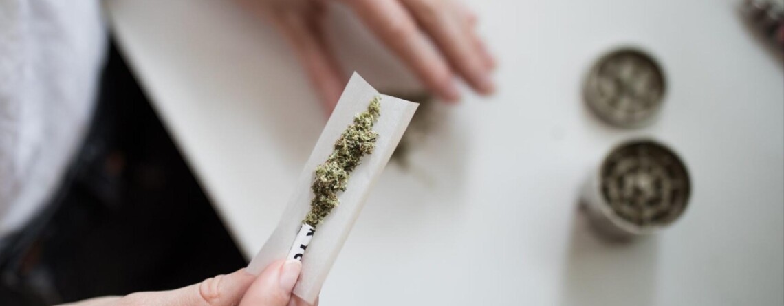 back-pain-patients-see-‘sustained’-pain-relief-from-inhaled-cannabis,-ceasing-opioid-use